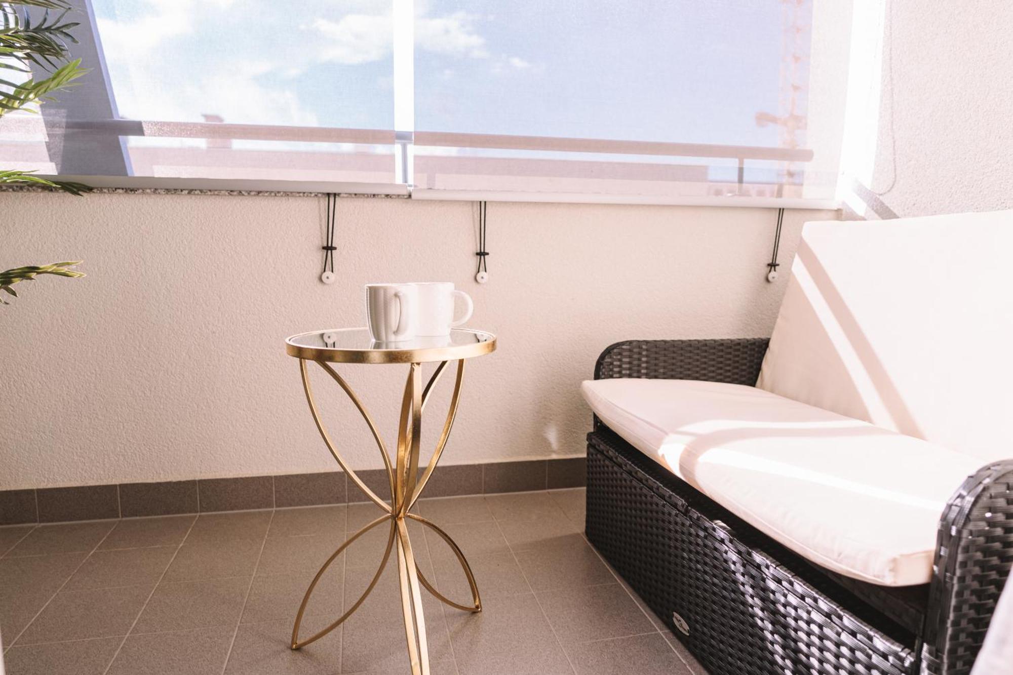 Flexible Selfcheckins 66 - - Loggia - 80m2 - New - Luxury - Garage - 2 Bedrooms *